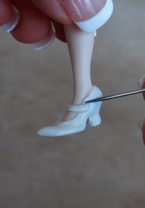 Miniature Doll - Shoe Tutorial - Gina Bellous 24